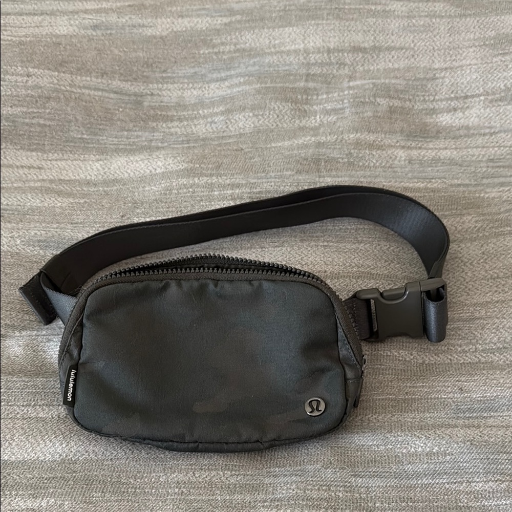Lululemon Belt Bag 1L Limited Edition Camo
